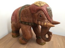 Großer massiver Elefant aus