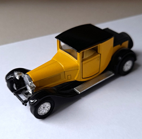 Oldtimer classic car - oldtimer/classic,