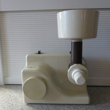 Wietek Profi-Küchenmaschine Rührwerk Vollkorn- und Ölsaatmühle maxi Mahl Typ K11