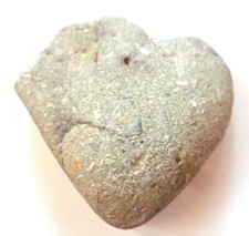 Naturstein herzförmig Sternberg  Tertiär  ? (X53) Schau Mal ! Kiste dazu ?