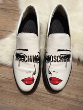 „Moschino Eyes Capsule