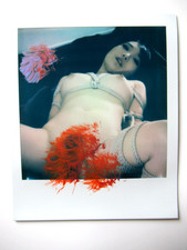 N. ARAKI: ORIGINAL POLAROID "BONDAGE" ACRYL MIT BEARBEITET, SIGNIERT  ZERTIFIKAT