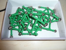Geomag ähnliches Konstruktionsspielzeug, grün, wenig bespielt, 143 Teile