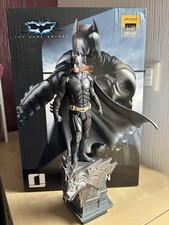 Statue batman deluxe the - -,