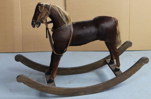 Antiquares schaukelpferd mit - antiquares,