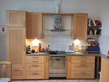 Einbauküche mit Granitplatten