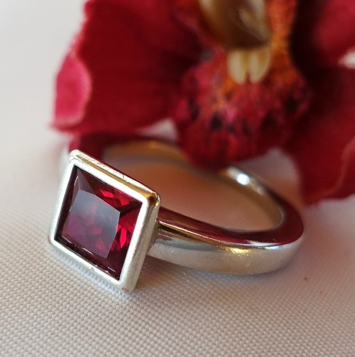 Schöner pierre lang ring mit - pierre,