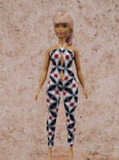 Kleidung für Barbie