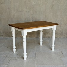 Massiver Esstisch aus