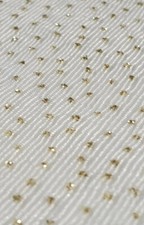 3,50m cremefarbener, schwerer Slinky Jersey mit kleinen Gold-Lurex-Punkten, edel