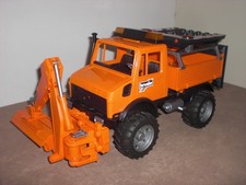 Bruder Unimog Kipper mit Warntafel und Mulcher