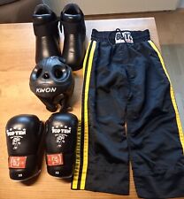 Kampfsport Schutzausrüstung Karate Taekwondo Helm Handschuhe Schuhe Hose