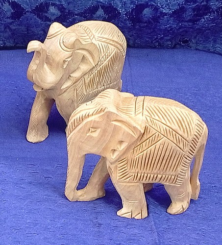 Elefant handgeschnitzt aus
