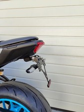 kurzer Kennzeichenhalter