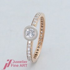 Memoire ring with 38 brilliant