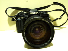 Minolta X-700 SLR Kamera mit Zoomobjektiv  RMC Tokina 28/200mm