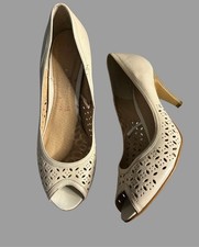 Jasper Conran beige zehenfreie Leder-Absätze mit Cut-Outs Größe 8