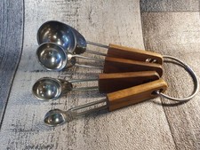 Messbecher aus Edelstahl Cup "Rustikal" mit Holzgriff