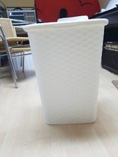 Neuwertige Wäschebox in Flechtoptik 60l -weiß- Wäschekorb Standwäschekorb Rattan