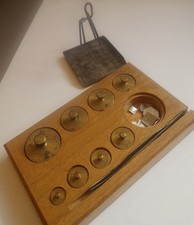 Feinwaage mit Gewichten