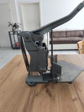 Eckenrundstanze, Eckenstanze,Eckenrundstoßgäret,Buchdruck, Letterpress