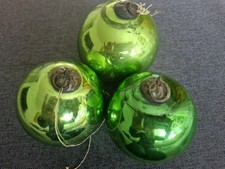 3 alte Weihnachtskugeln