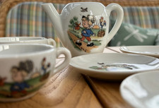 12 - Teiliges Porzellan Service Puppen - Geschirr Vintage 60er Jahre mit Motiv