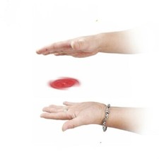 fliegende Karte schwebende Karte schweben Zaubertrick Illusion Kartentrick Magie