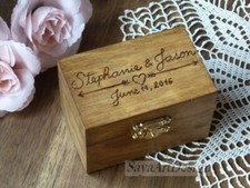 Ring Halter. Holzerne Ehering