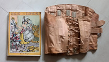 Antikes Korsett & Buch