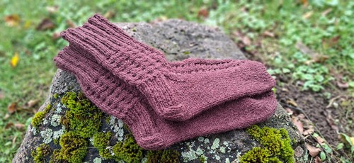 Handgestrickte wollsocken - handgestrickte,