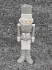 Große Keramikfigur Soldat Nussknacker Stil Grau Weiß