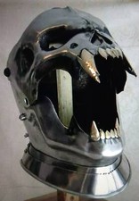 Mittelalter Totenkopf Helm alter dämonischer Gesichtshelm kampfbereit histori...