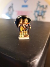 Hummel Miniatur Figur Olszewski 251-P  "Unter einem Dach" TOP