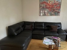 Ecksofa mit Schlaffunktion, Bettkasten und extra Sitzhocker