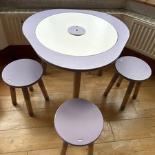 Wandelbarer Spieltisch mit 3