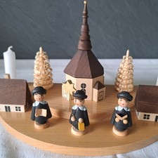 Kerzenhalter  - Kurrende - Seiffener Kirche - auf Holzplatte - Erzgebirge - 2005