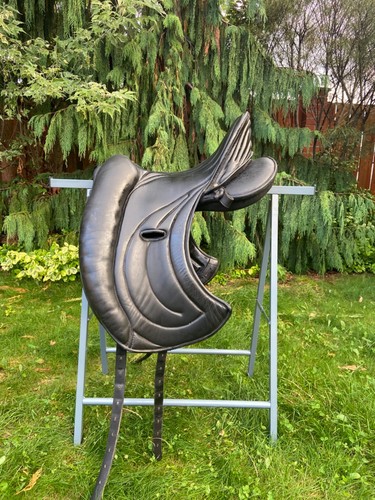 Dressage saddle signum omega - dressage,