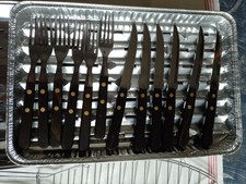 Steak-Messer, Gabeln und Mehrweg-Grillschalen