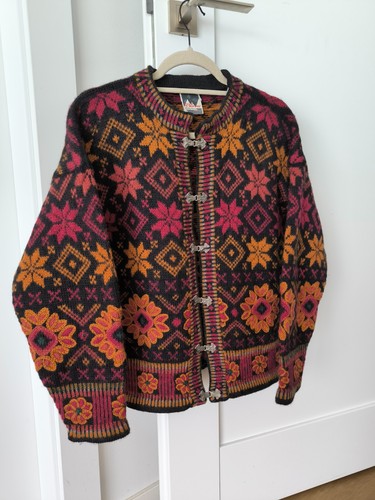 Damenstrickjacke von dale - von,