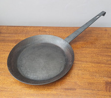 alte Pfanne Bratpfanne Gusseisenpfanne alle Herde auch Induktion geeignet