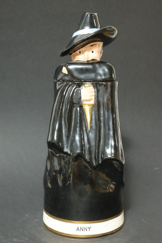 Alter figurenkrug mit spieluhr - figurenkrug,