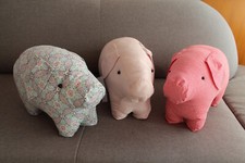 Schweine aus Stoff