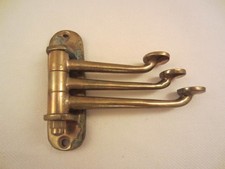 MESSING 3-er KLEIDER HAKEN KLAPP ARME BEWEGLICH WAND AUFHÄNGER ALT METALL GOLDEN