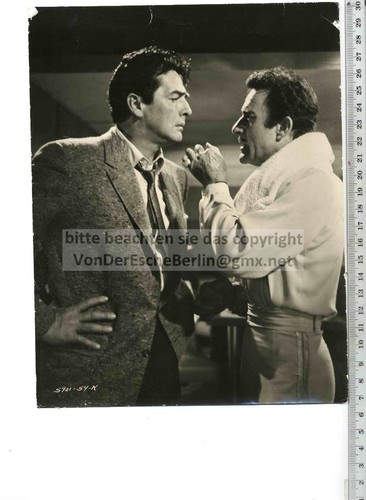 Victor mature gilbert roland - gilbert,