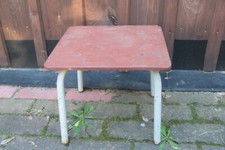 kleiner alter Hocker Metallfüße Industriestil Blumenhocker Fußhocker