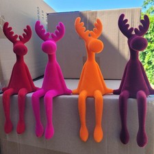 4 x Flock Elch Figur sitzt rot pink 26cm Deko Kantenhocker Weihnachten Rentier