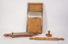 Konvolut alte Apothekergeräte Maschinen Werkzeuge Holz Metall Apothekeninventar