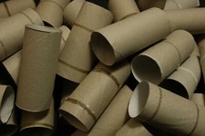 50 Toilettenpapierrollen leer