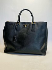 PRADA Maxi Saffiano Leder